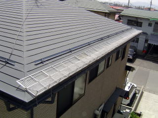 ステンレス製 です。 黒のステンレス製品もあります。